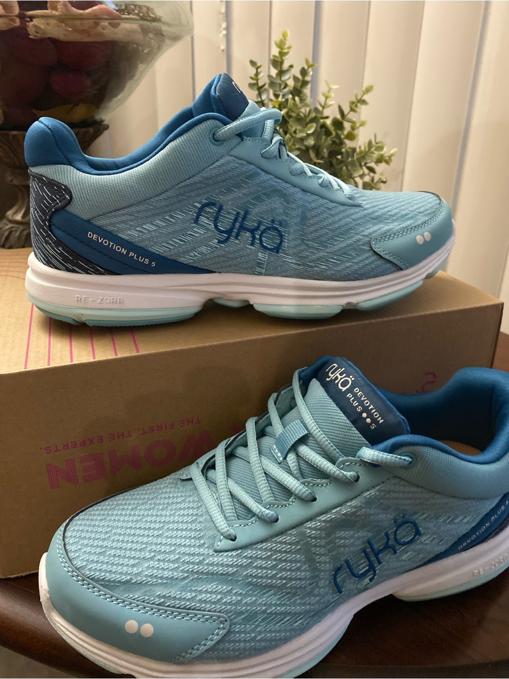 Ryka woman’s Sneakers in Light Blue and Teal Accents